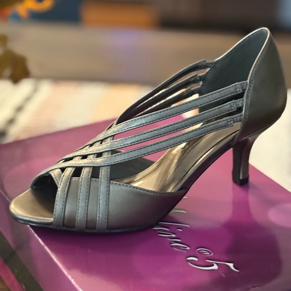 Easy Street Strappy Gray Heels